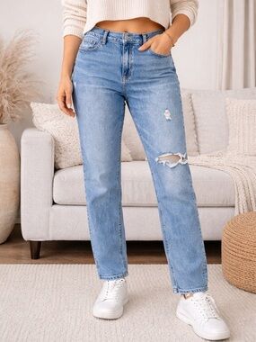 Old Navy Mid Rise Boyfriend Jeans Distressed Light Wash Size 14 Relaxed Fit